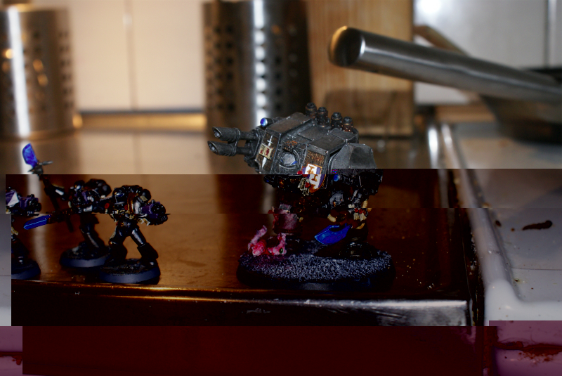 Efter att velat runt en massa angående mina nemisisvapen så blev det klassiskt blå.. <br />Tyvärr var det väldigt mörkt och min blixt går inte att vinkla så färgerna blev lite tokiga.